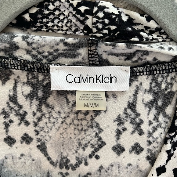 Calvin Klein Black & White Snakeskin Pattern Sleeveless Blouse Women’s Size Med - Picture 12 of 14